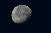 001 La luna calante alta nel cielo
